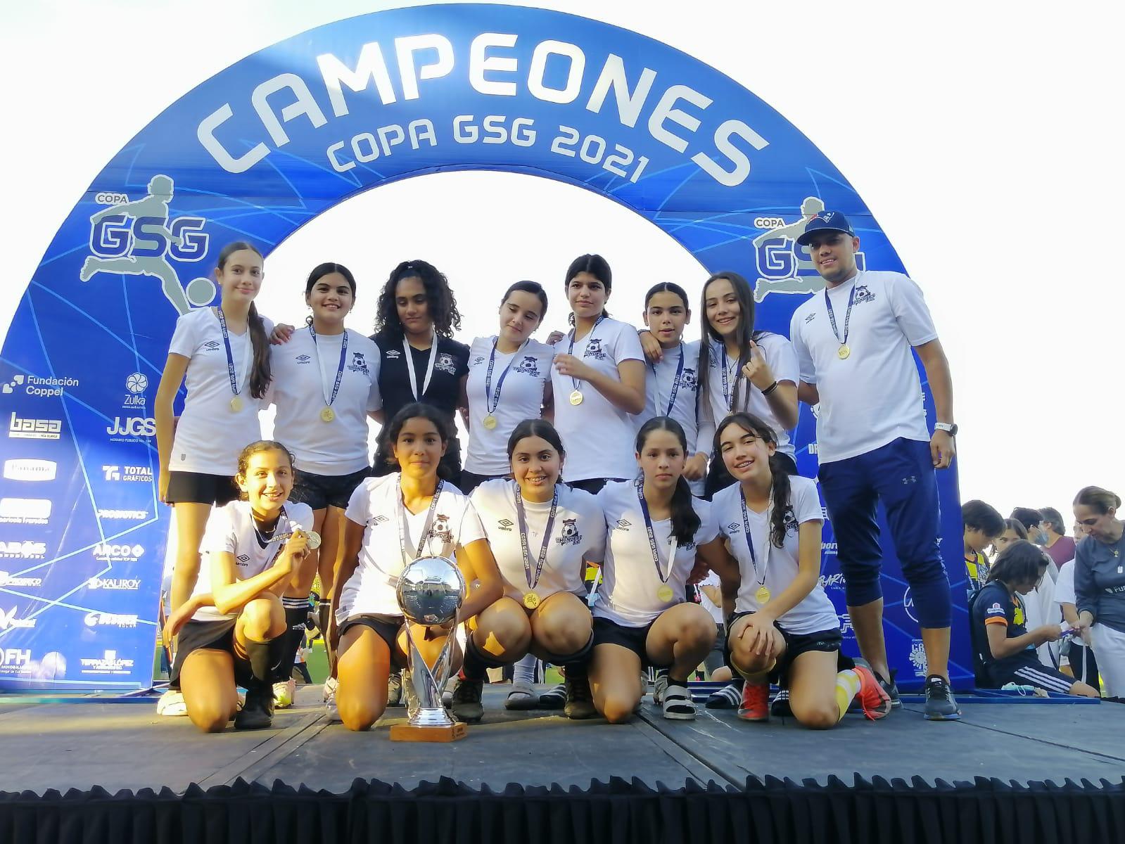 $!Dos categorías femeniles se disputaron este año.