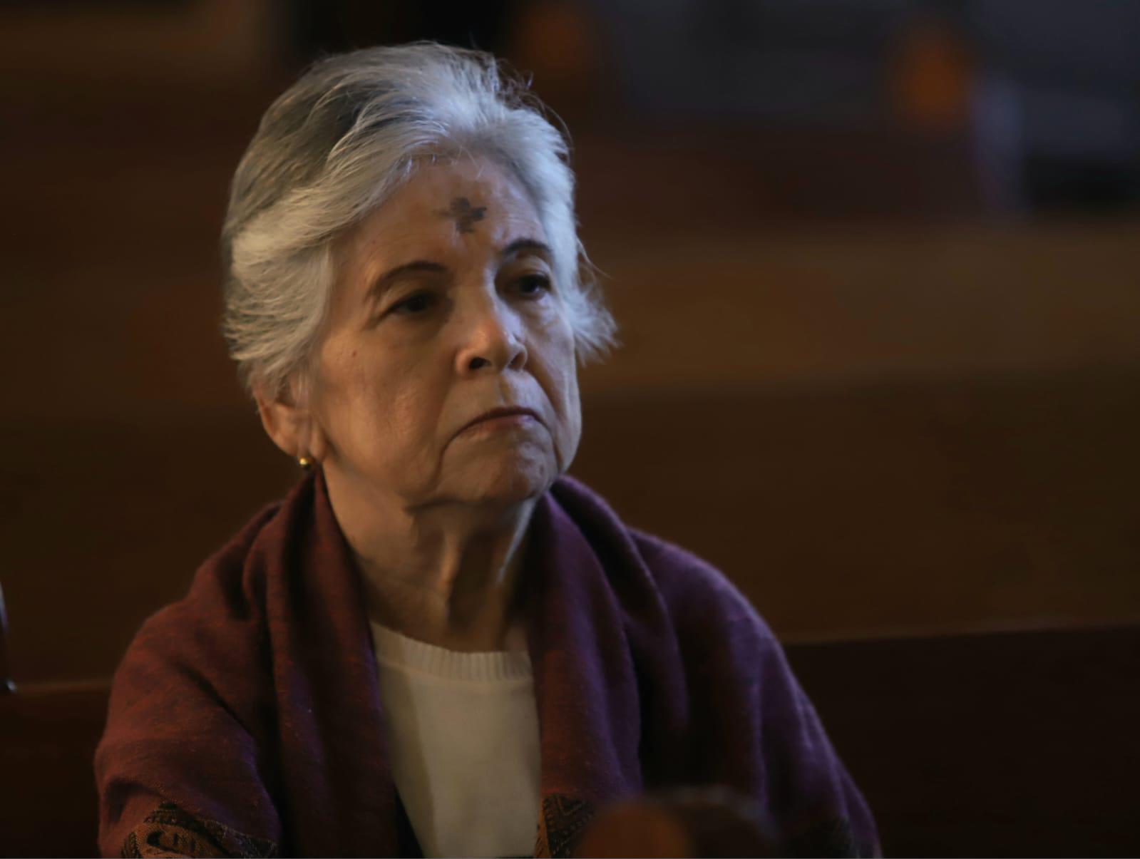 $!Acuden centenares de fieles a imposición de la ceniza en la Catedral de Mazatlán