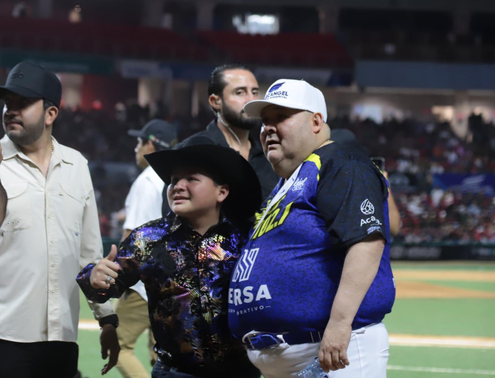 $!El “Coyote” convivió con todos los artistas que asistieron al encuentro.