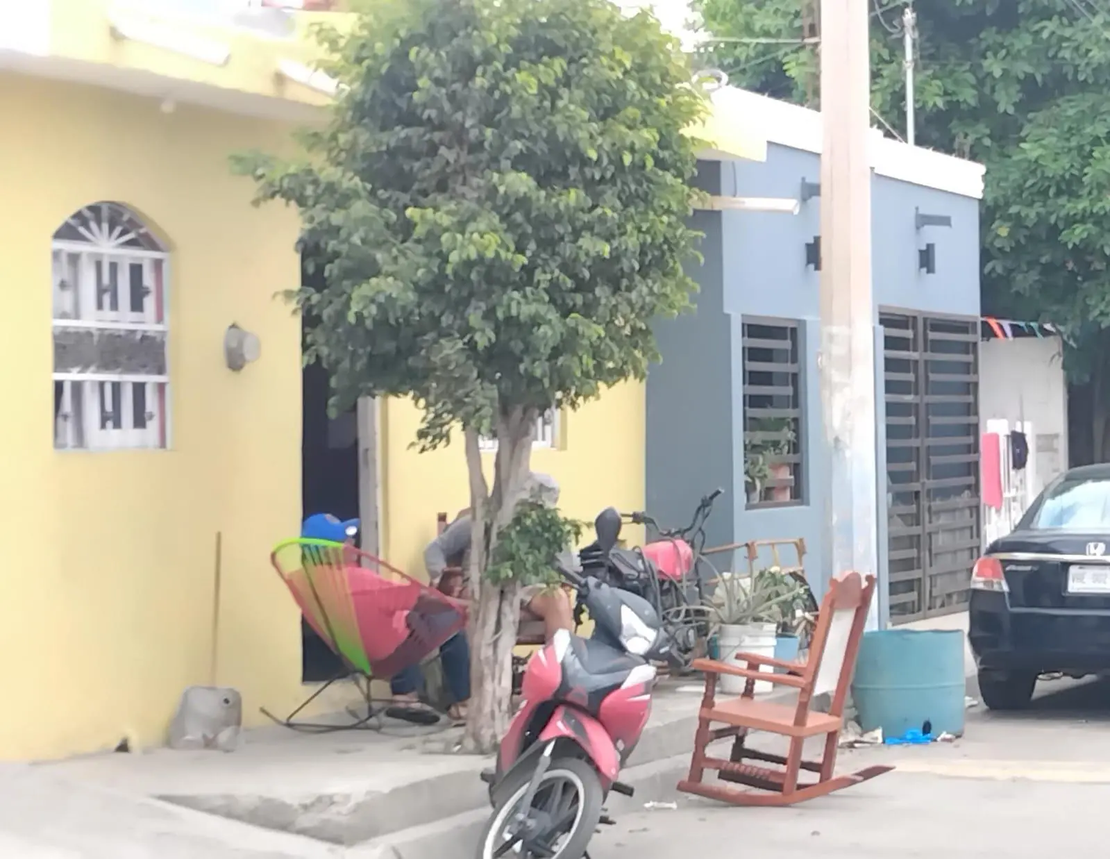 $!Vecinos de la colonia Estero permanecen sin energía eléctrica desde la madrugada de este domingo