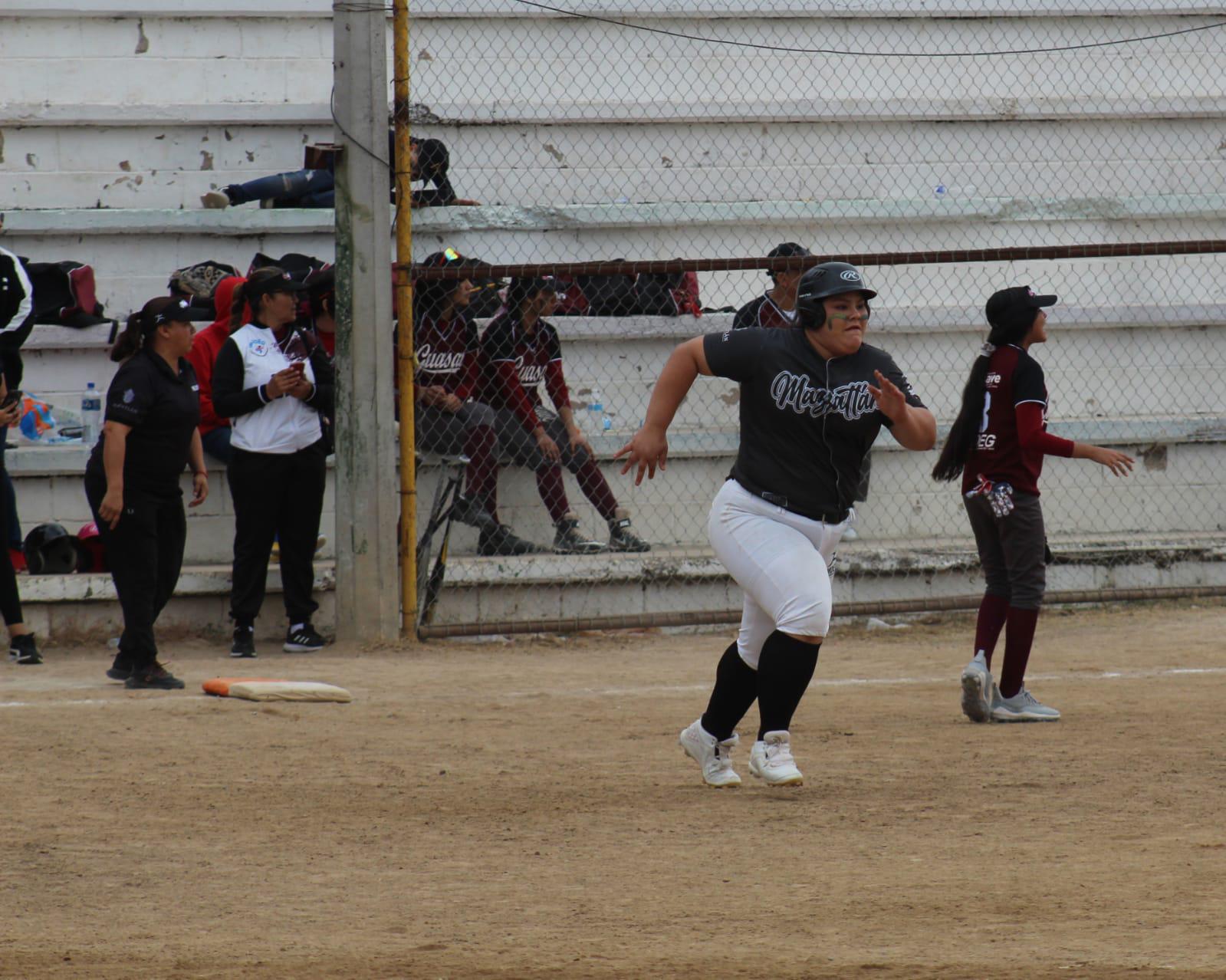 $!Softbolistas de Mazatlán se cuelgan el oro en la Juvenil Menor Femenil
