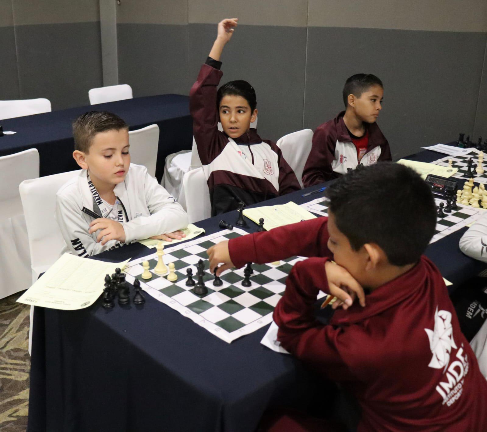 $!Se enroca la Selección de Mazatlán de ajedrez y se queda con 4 medallas en estatal