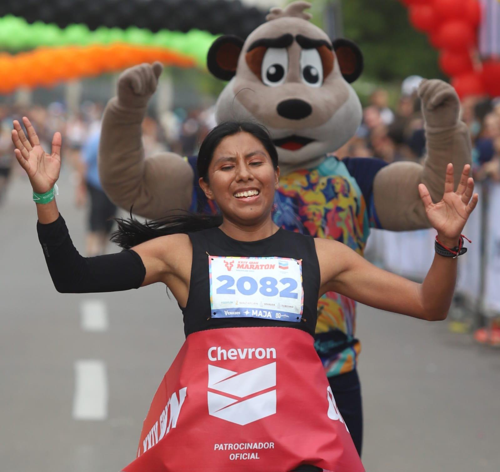 $!Marijosé Solís conquista los 42K y pone en alto a México en el Gran Maratón Mazatlán