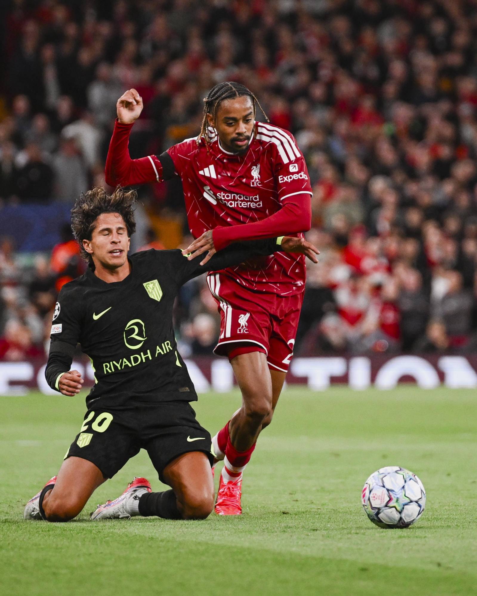 $!El Atlético de Madrid tropieza en Anfield: Liverpool remonta con goles de Szoboszlai y Mac Allister