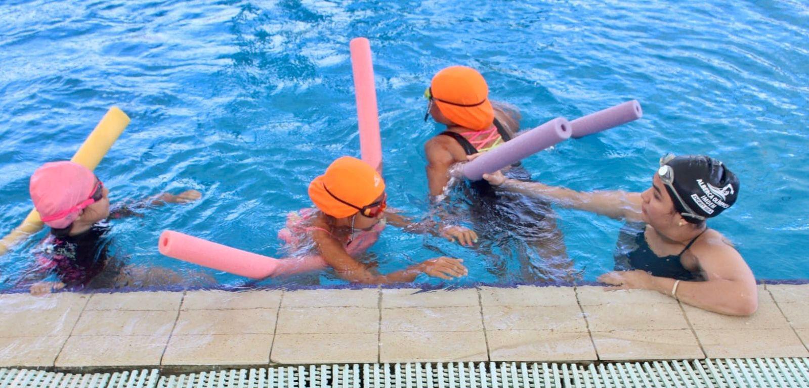 $!Cierran cientos de niños con gran alegría el Curso Intensivo de Natación de Semana Santa