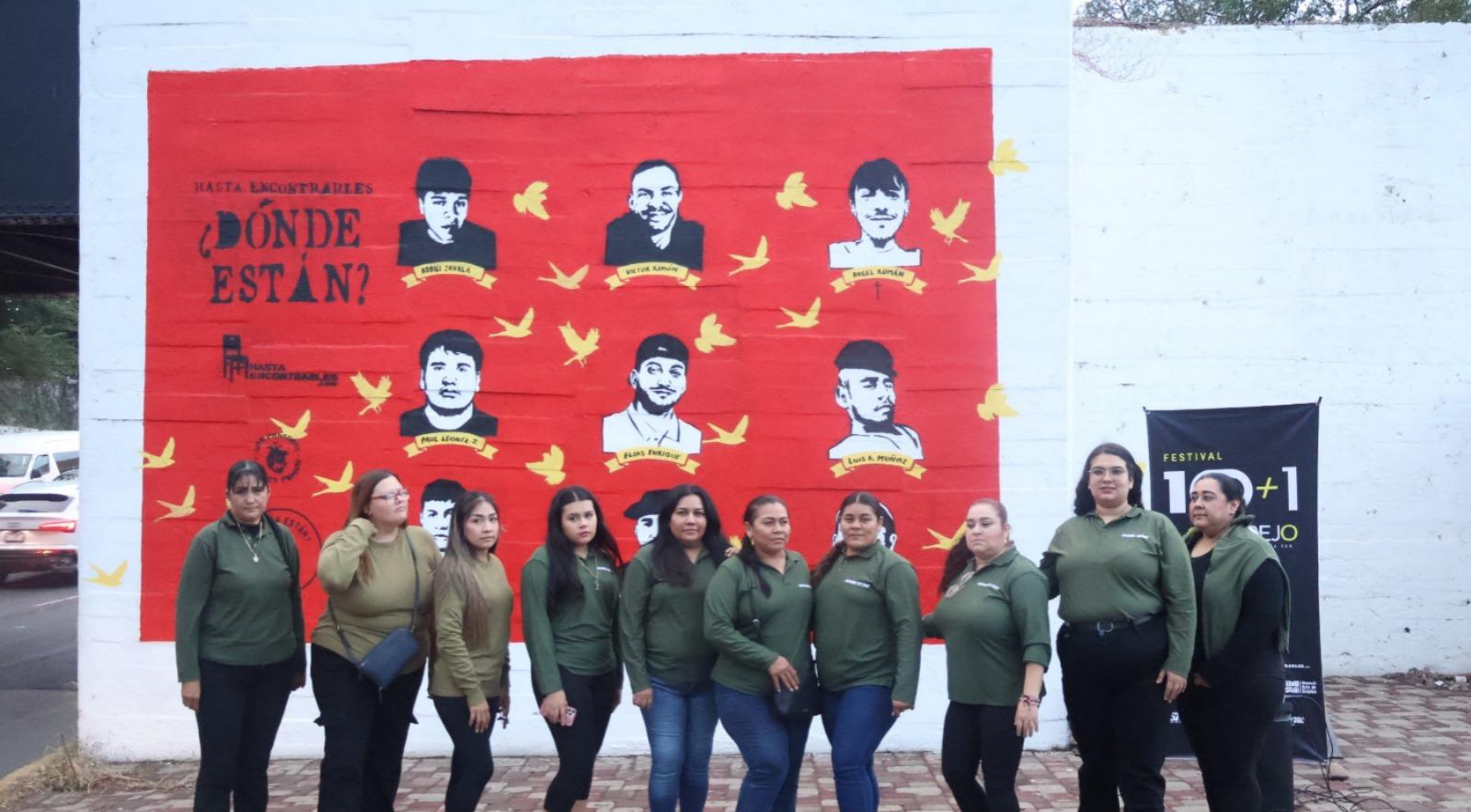 $!Develan mural en el Puente Negro de Culiacán para recordar a personas desaparecidas