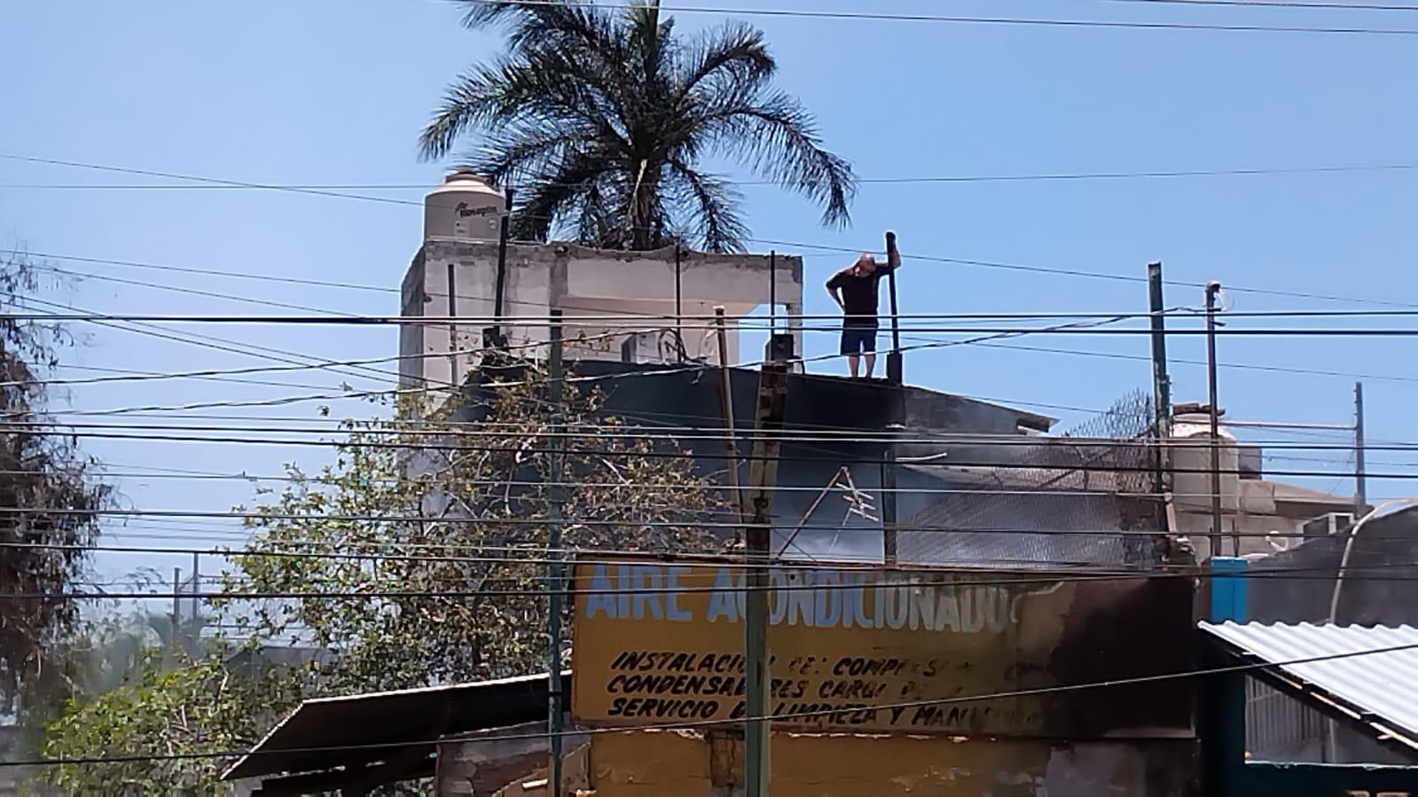 $!Se incendia un domicilio en la colonia Tierra Blanca, en Culiacán