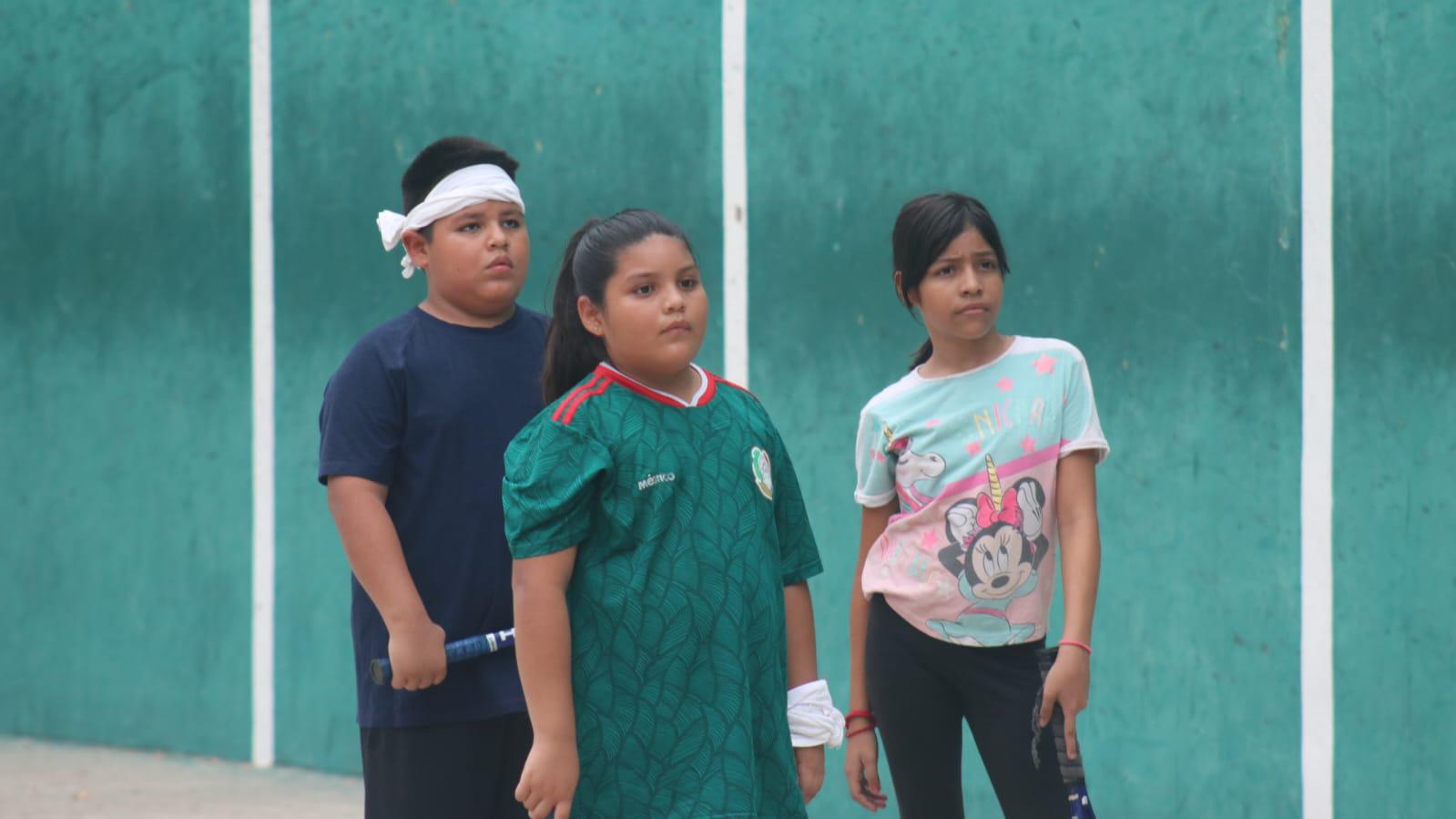 $!Premian a los más destacados de la Escuela Municipal de Frontón