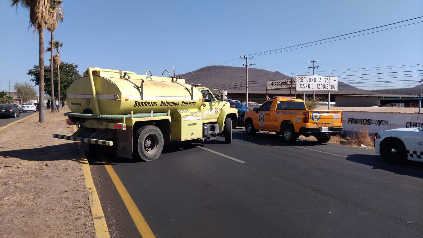 $!Pipa de gasolina vuelca en la Culiacán-Mazatlán: una mujer muerta y dos heridos