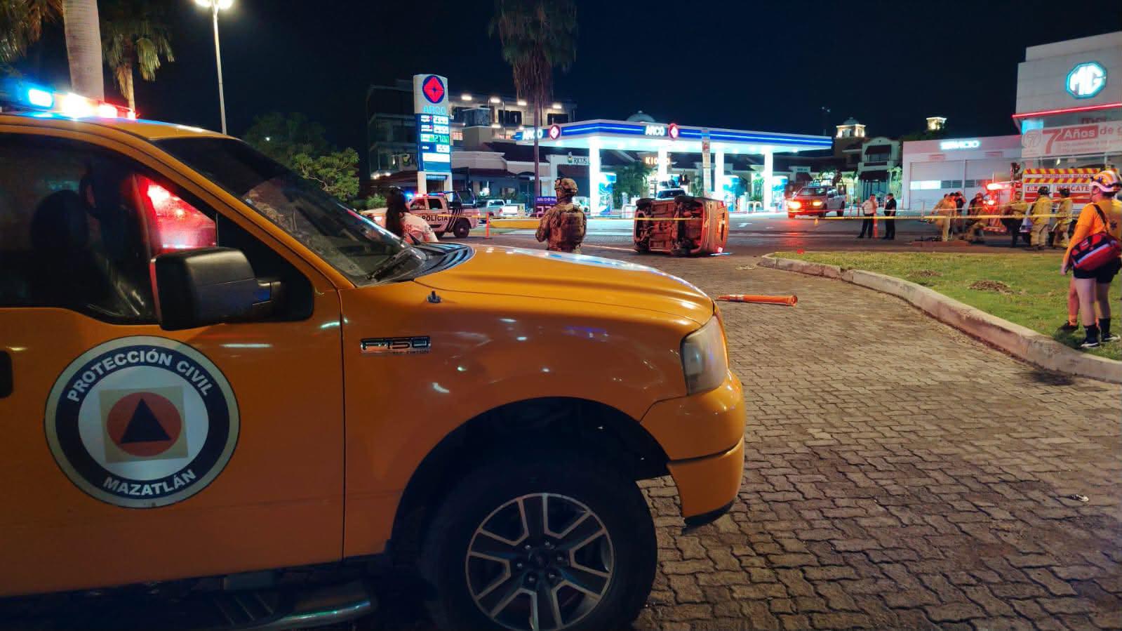$!Volcadura en La Marina Mazatlán deja una mujer sin vida y dos lesionadas