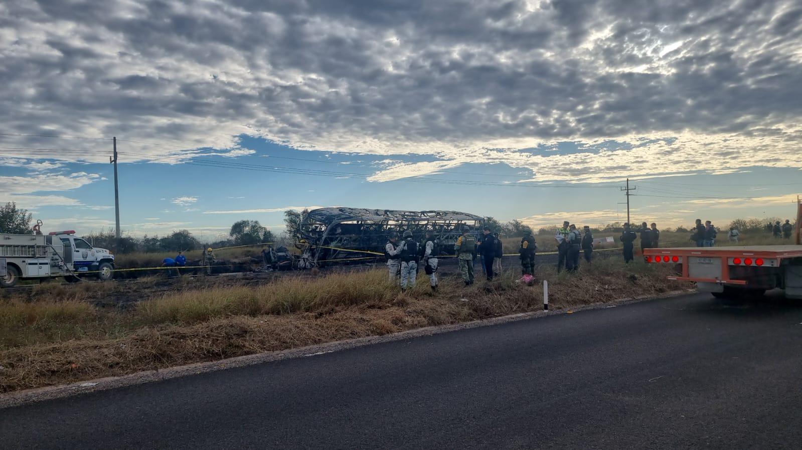 $!Choque entre camión de pasajeros y tráiler deja 22 muertos y 18 heridos en Elota