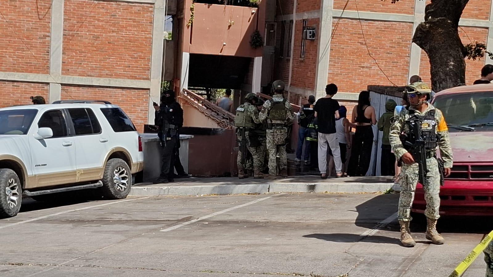 $!Explosión en condominio deja dos personas heridas en Lomas de Guadalupe, Culiacán