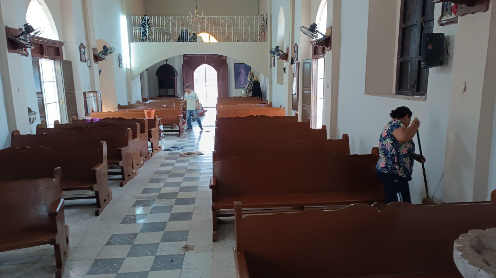 $!Realizan jornada de limpieza en templo de la Virgen de Loreto en Cacalotán