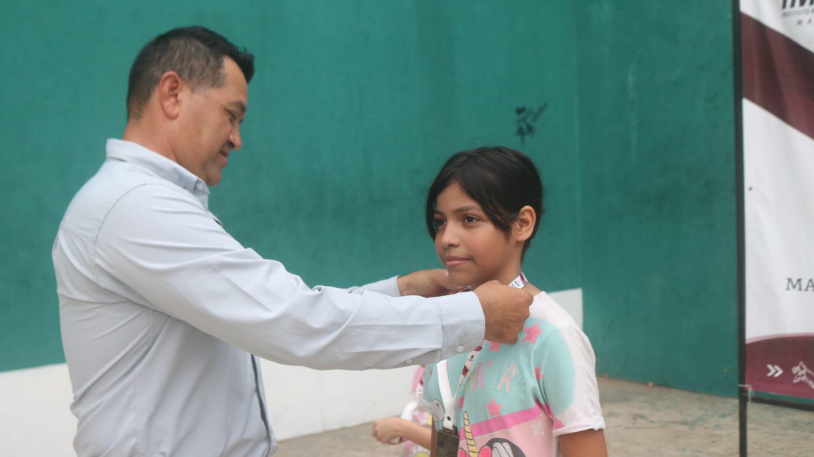 $!Premian a los más destacados de la Escuela Municipal de Frontón