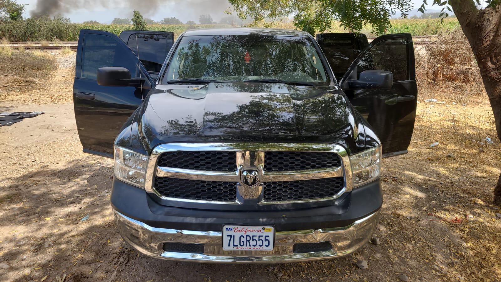 $!Hallan armamento dentro de vehículos en Eldorado, en Culiacán