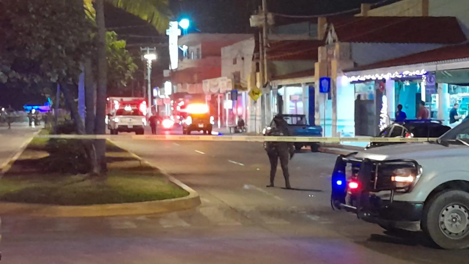 $!Lanzan explosivo contra expendio de cerveza de la Avenida Gutiérrez Nájera, cerca del Malecón de Mazatlán