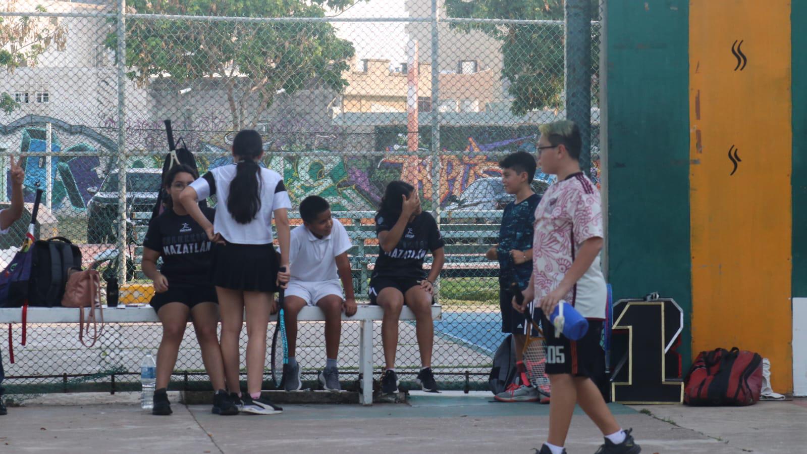 $!‘Cimbran’ los muros del frontón de la Sahop con torneo relámpago