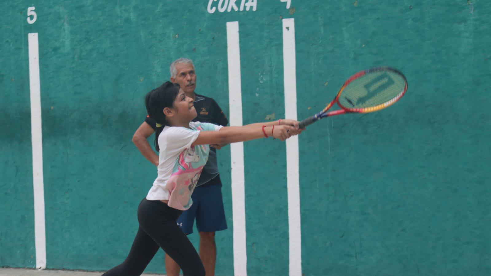 $!Premian a los más destacados de la Escuela Municipal de Frontón