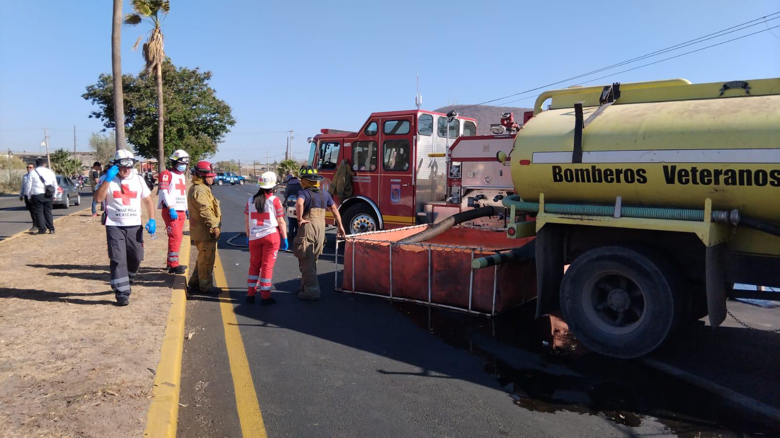 $!Pipa de gasolina vuelca en la Culiacán-Mazatlán: una mujer muerta y dos heridos