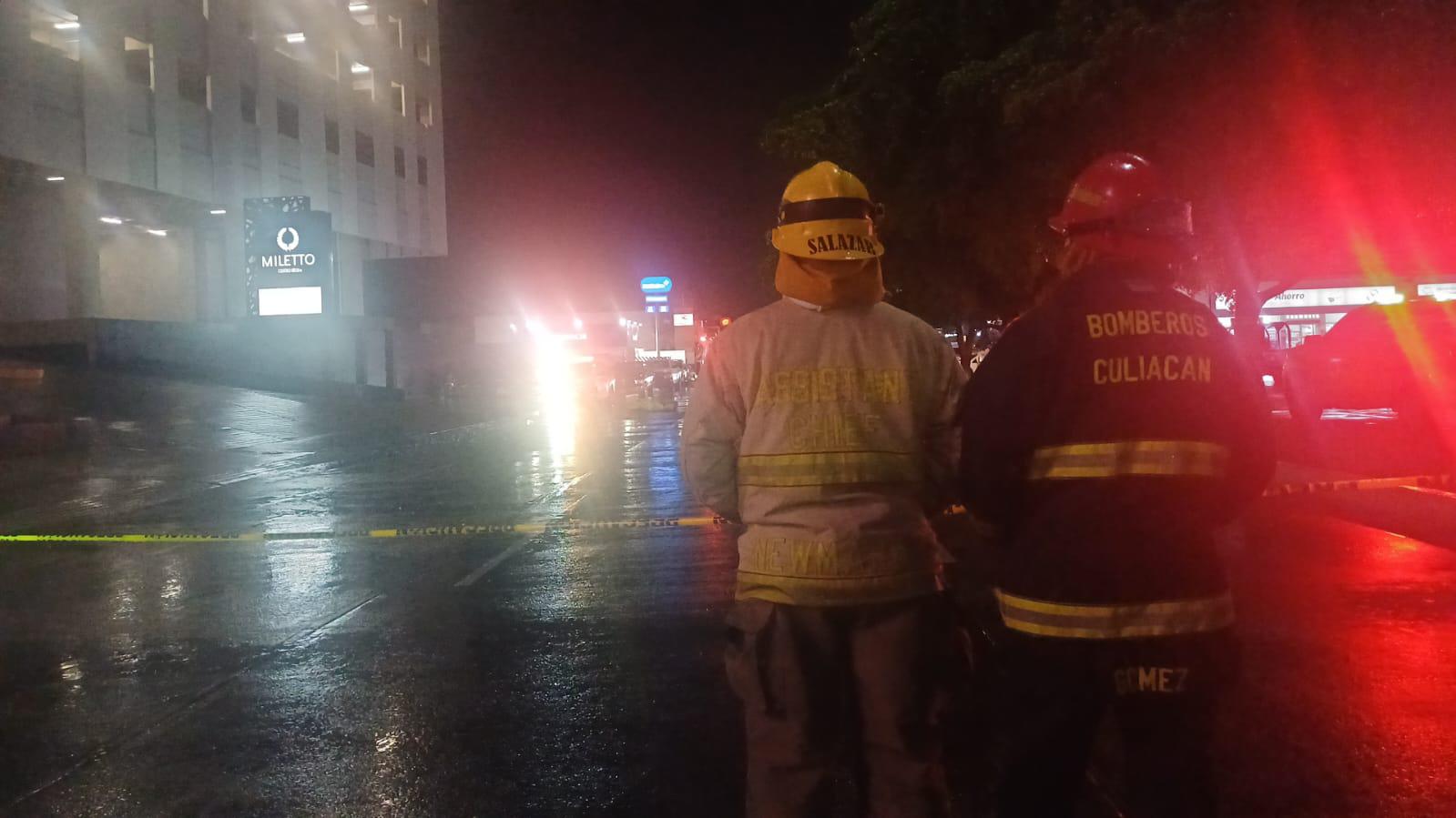 $!Evacuan plaza comercial en el sector Tres Ríos de Culiacán por fuga de gas tóxico
