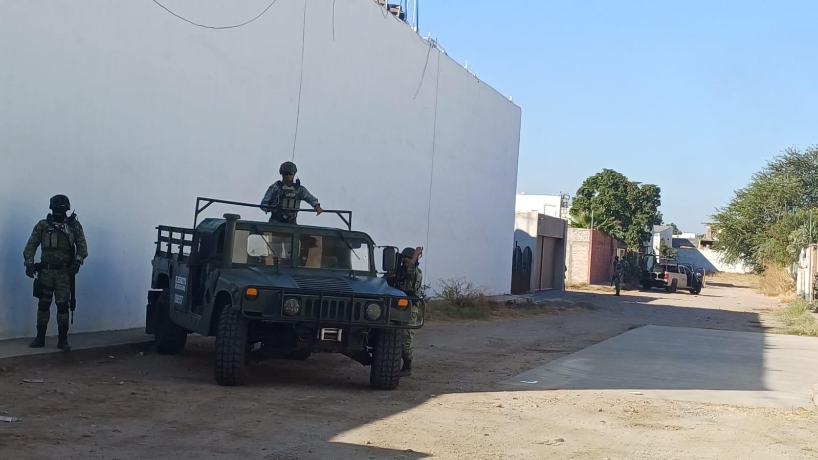 Fuerzas federales realizan un operativo en la colonia Valle Alto, al norte de Culiacán $!Fuerzas federales realizan un operativo en la colonia Valle Alto, al norte de Culiacán