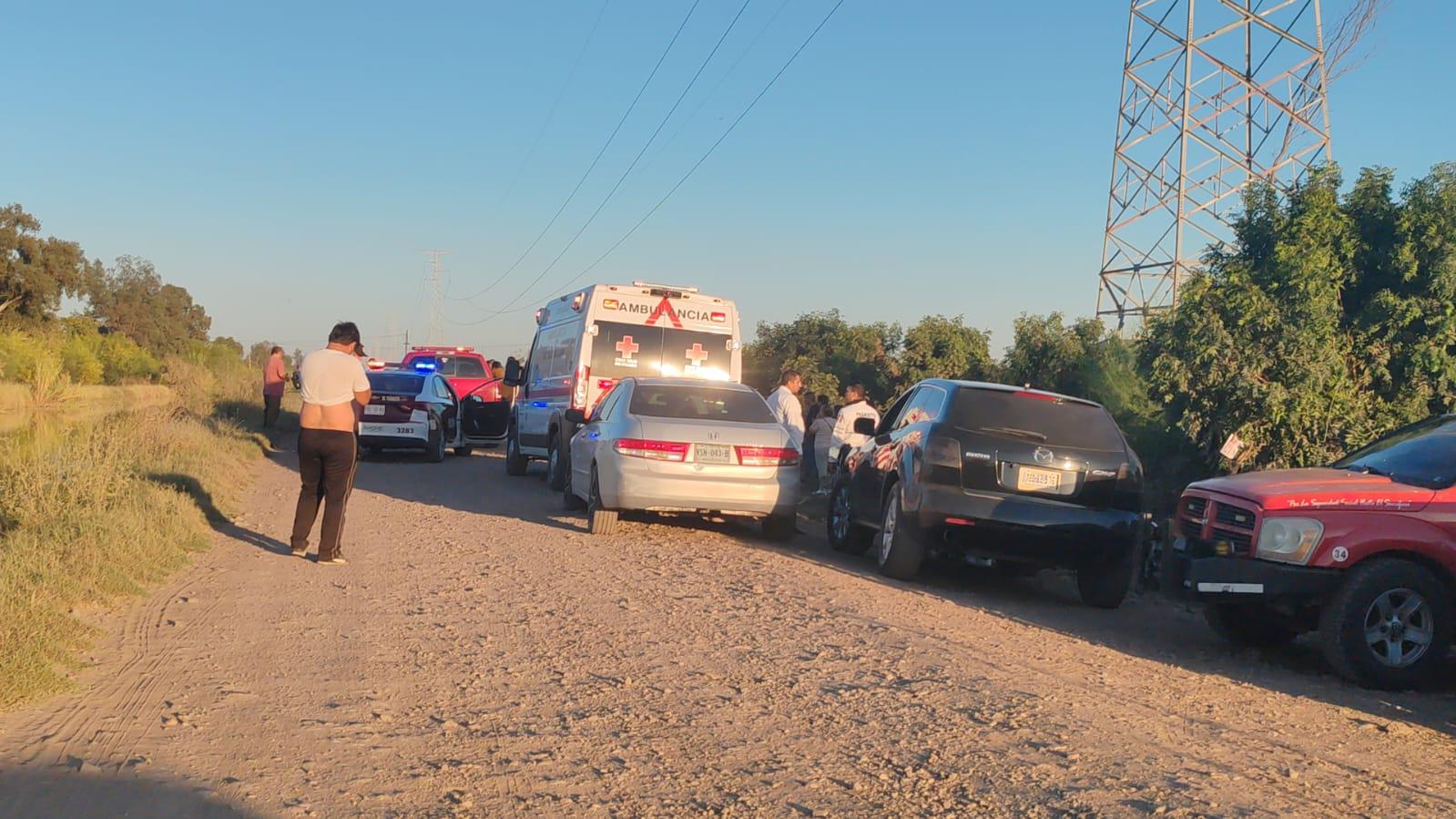 $!Muere vecino de Choix al caer en camioneta a canal de riego en Los Mochis