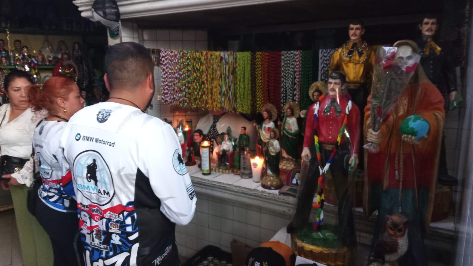 $!Desde dintintas partes del País, fieles visitan la capilla de Malverde para celebrar su aniversario