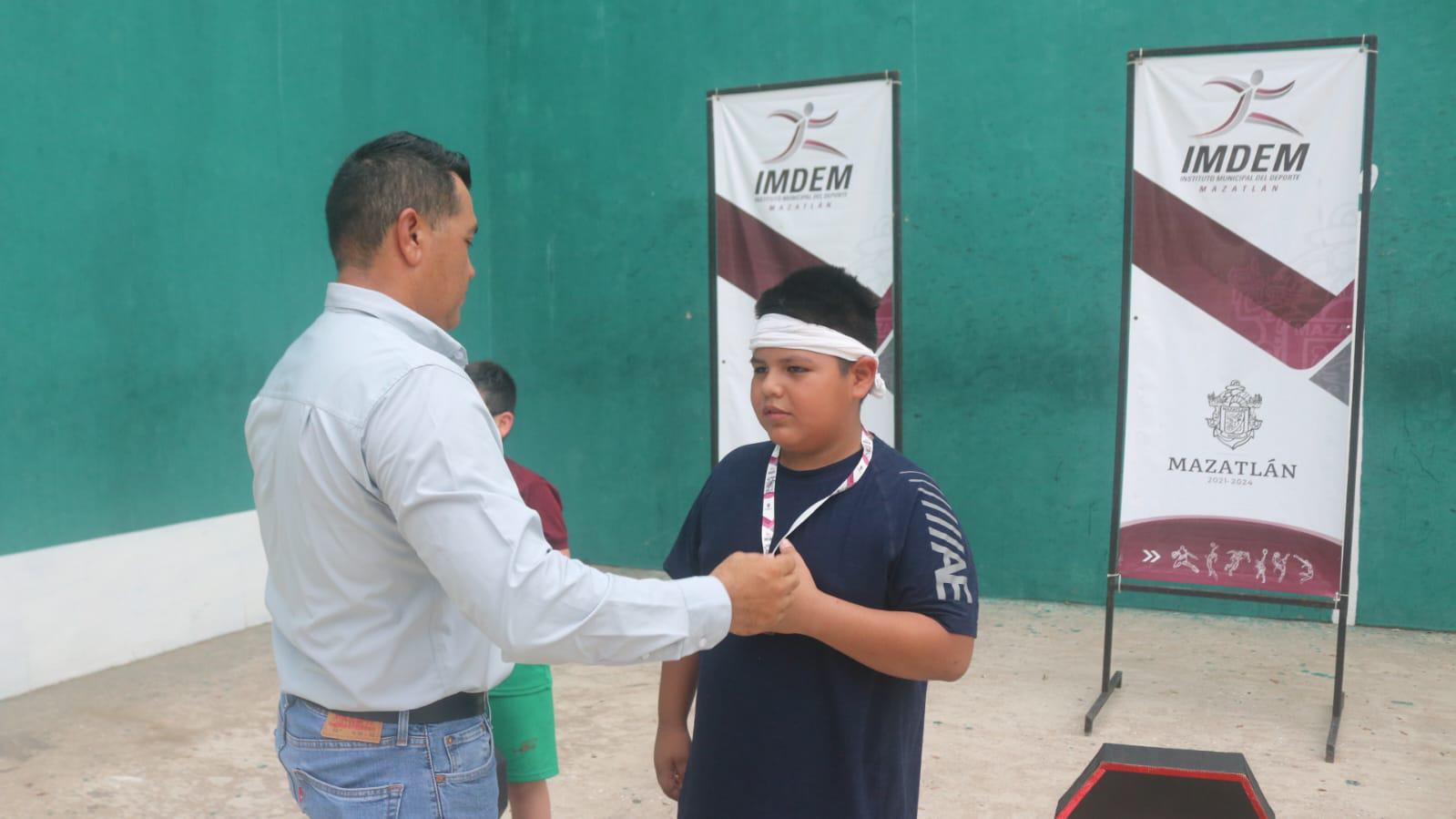$!Premian a los más destacados de la Escuela Municipal de Frontón