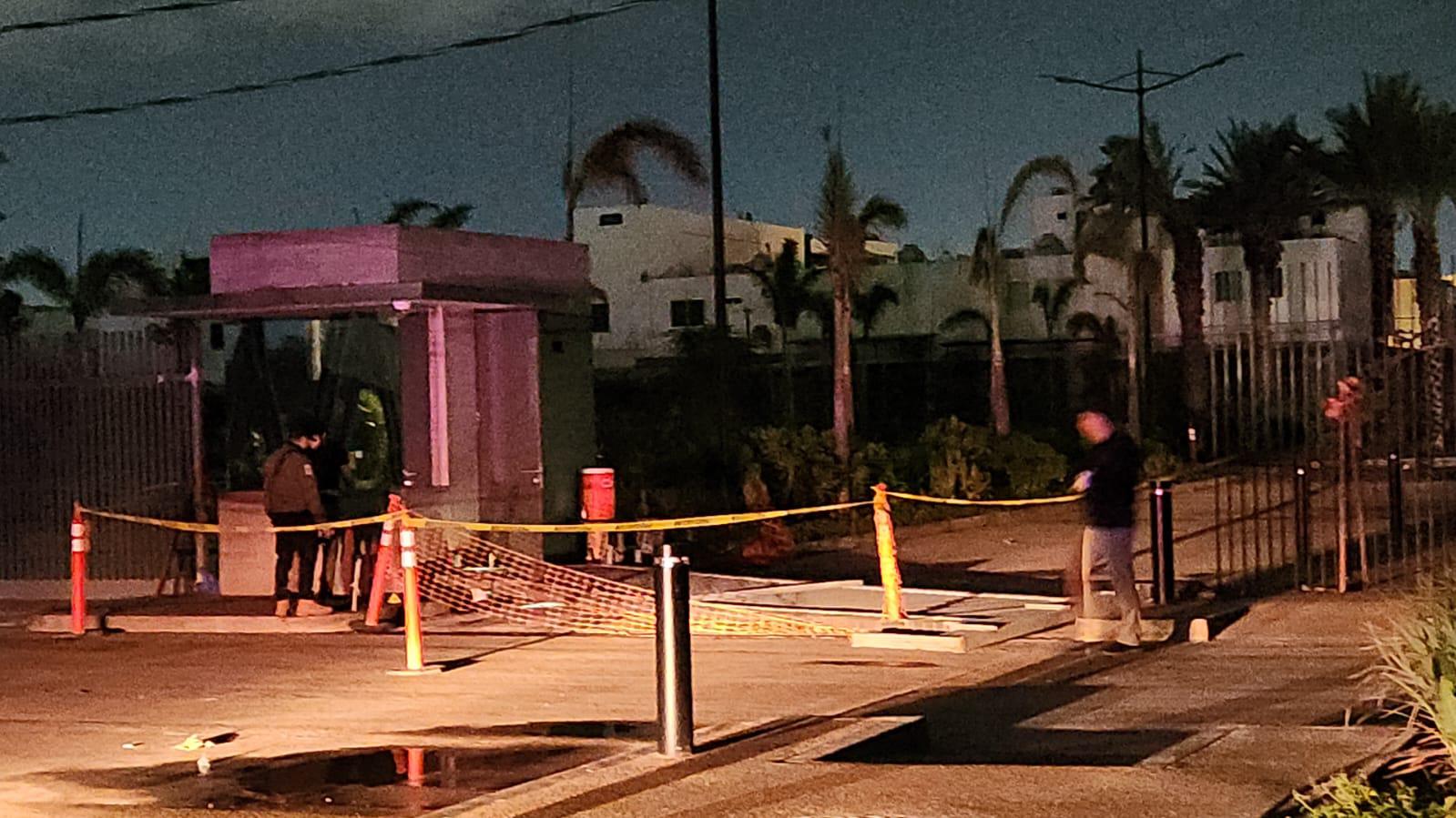 $!Muere vigilante aplastado por portón en Valle Alto, Culiacán; otro resulta herido