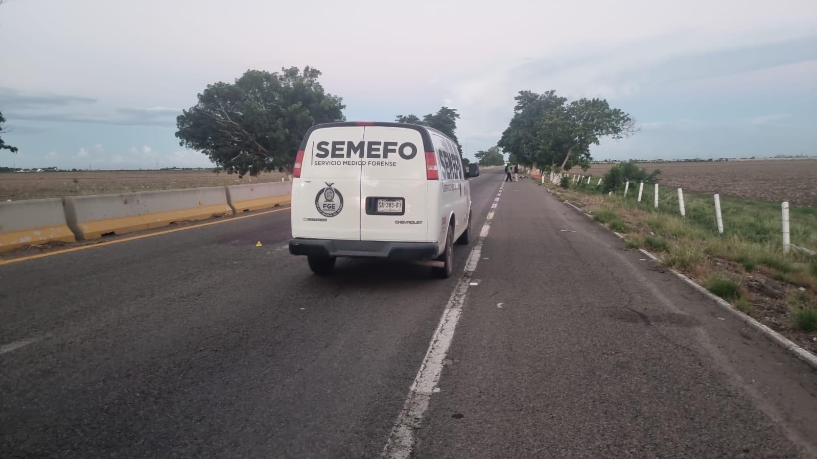 $!Abandonan cuerpo de hombre asesinado en la autopista Benito Juárez