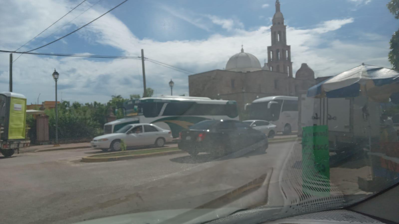 $!En Rosario, llegan camiones para movilizar personas a evento en Mazatlán de la Presidenta Sheinbaum