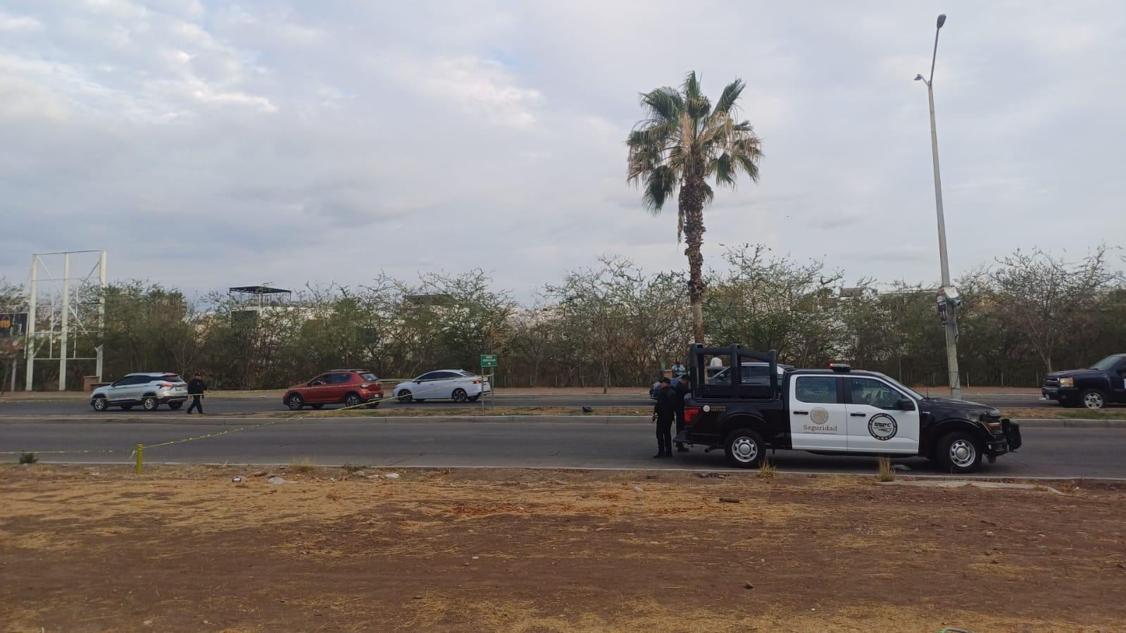 $!Arrojan cuerpo a un costado del Malecón Nuevo de Culiacán y provocan movilización de fuerzas federales