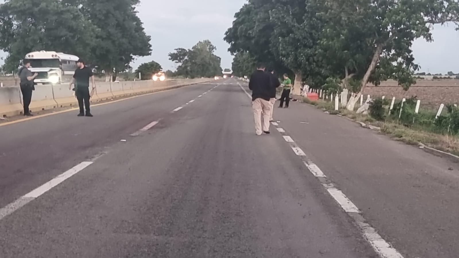 $!Abandonan cuerpo de hombre asesinado en la autopista Benito Juárez
