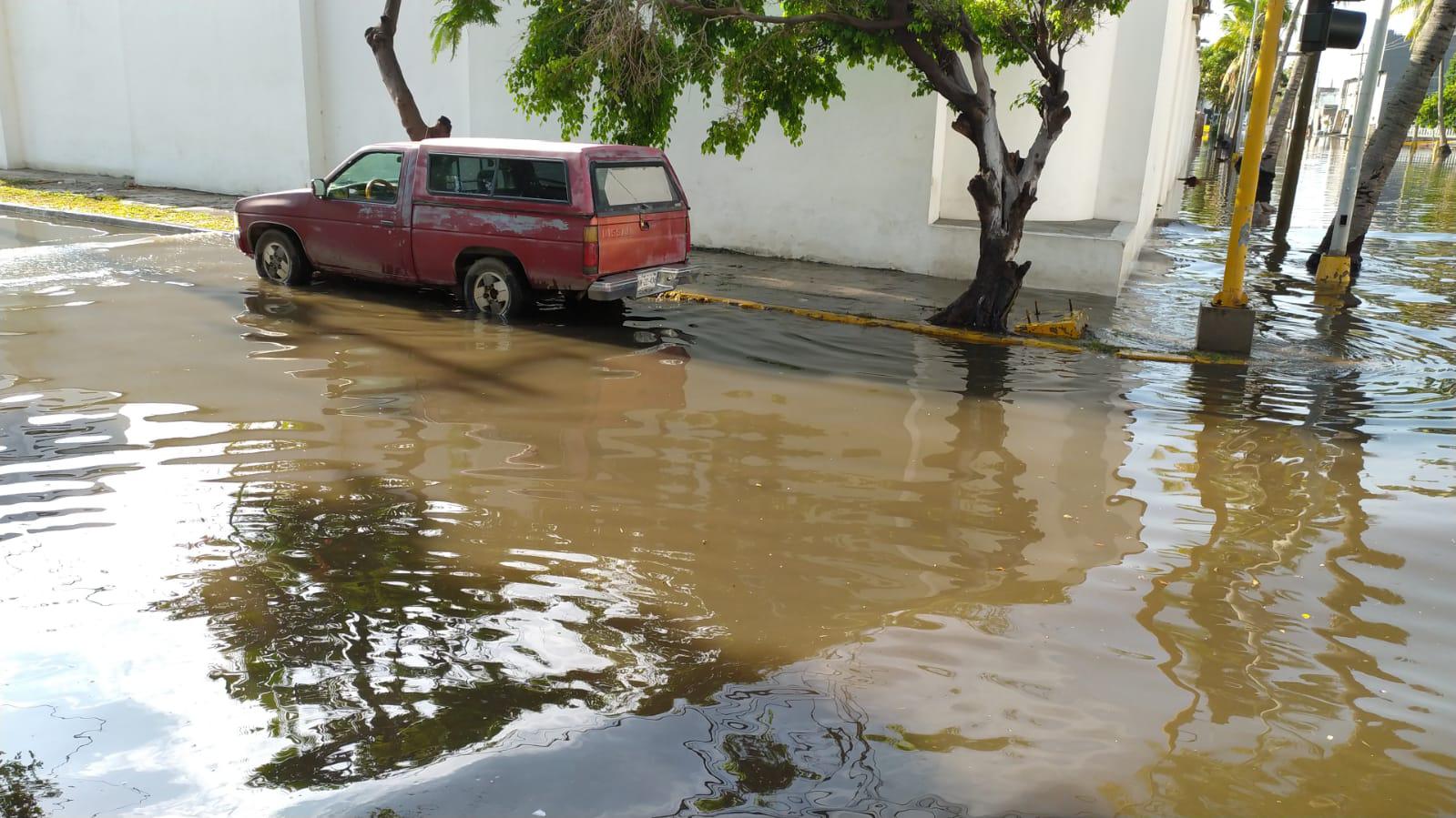 $!Lluvias en Mazatlán causan inundaciones en varias vialidades