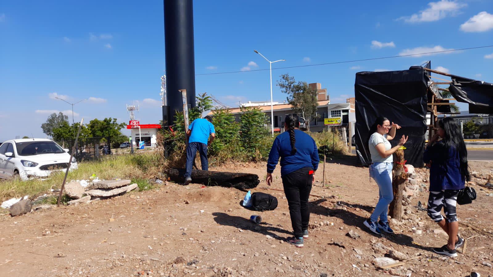$!Retiran a personas que construyeron casas en zonas no destinadas para vivienda en sector Obregón Sur en Culiacán