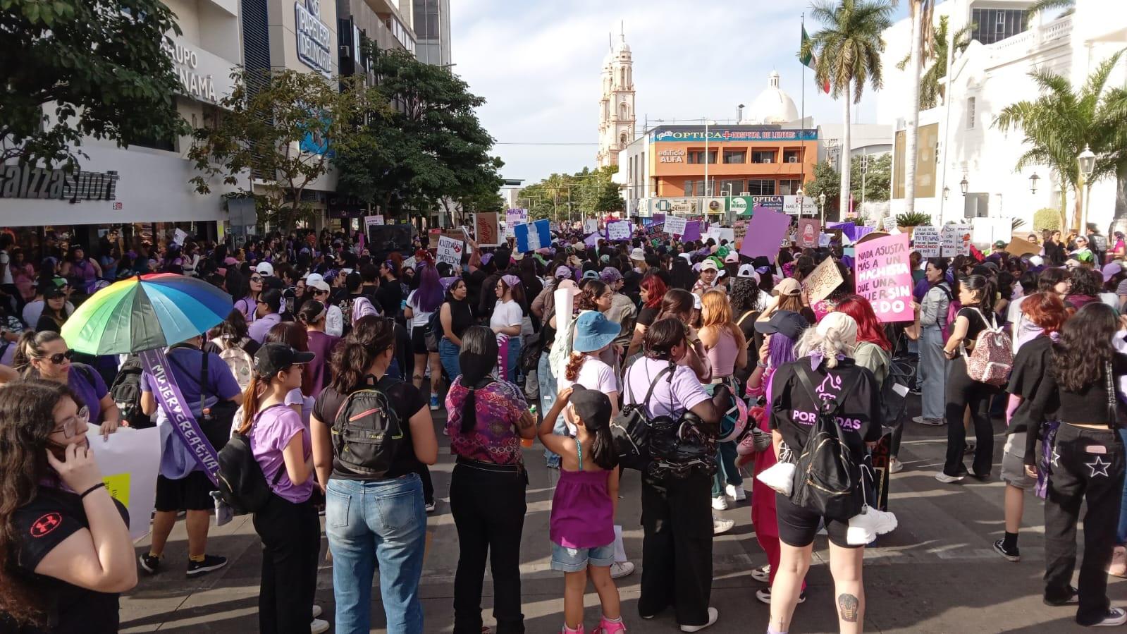 Más de 4 mil mujeres marchan por justicia, equidad, y por sus derechos ...