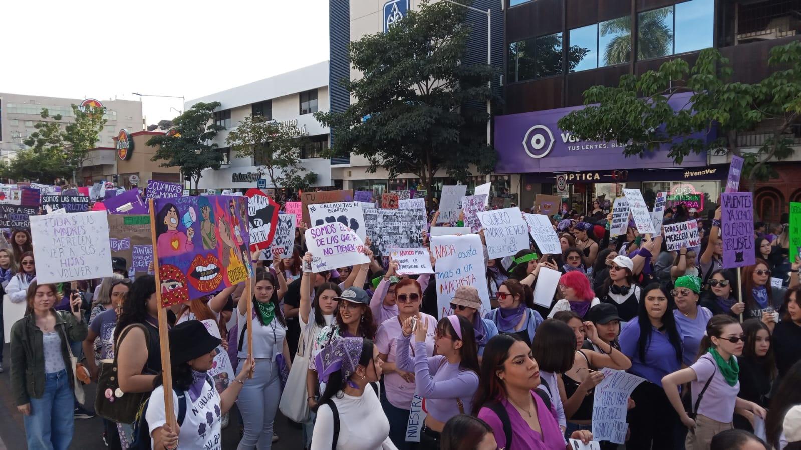 Más de 4 mil mujeres marchan por justicia, equidad, y por sus derechos ...