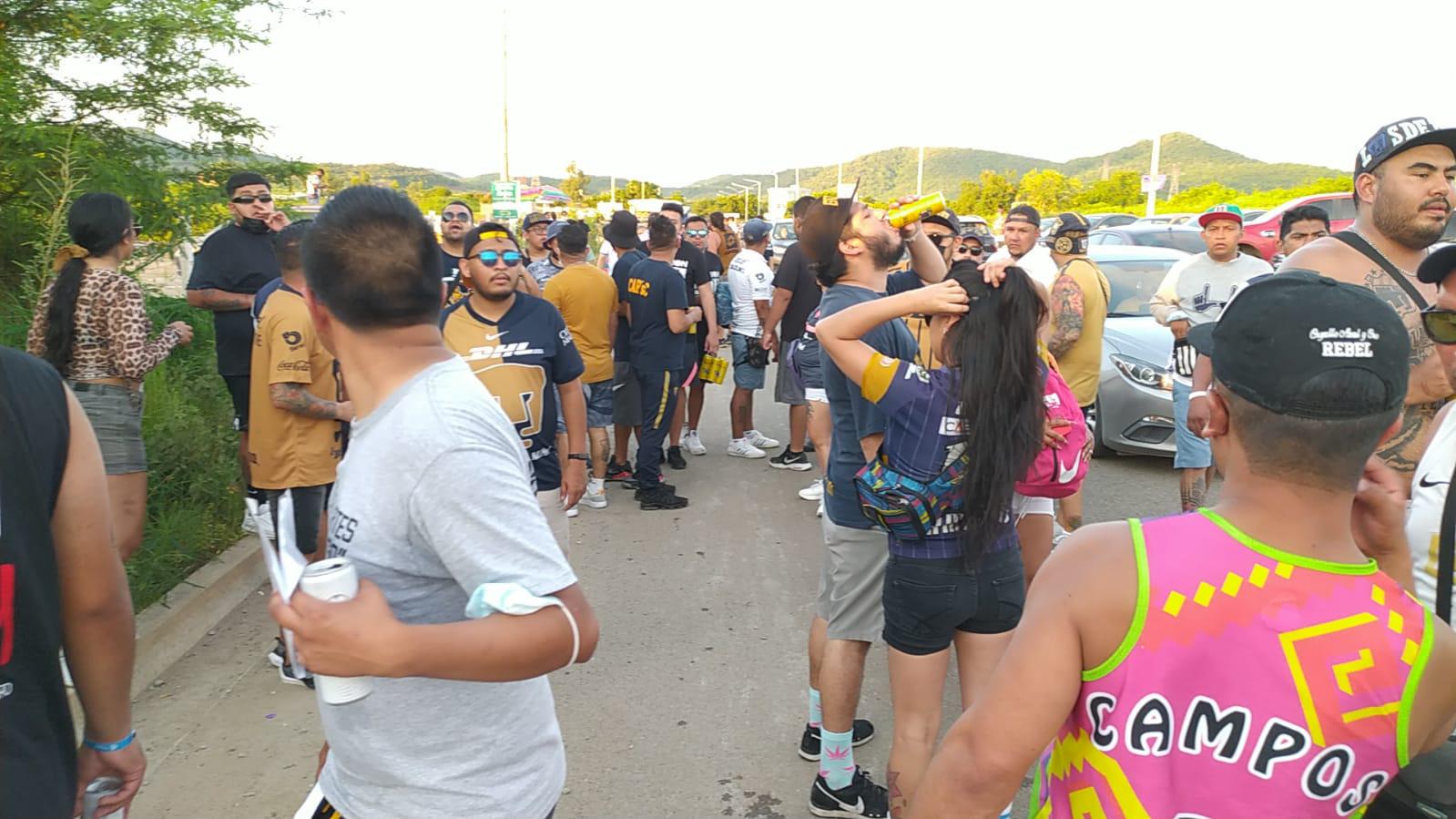 $!Aficionados de Pumas invaden ‘El Kraken’ para apoyar a los universitarios ante el Mazatlán FC