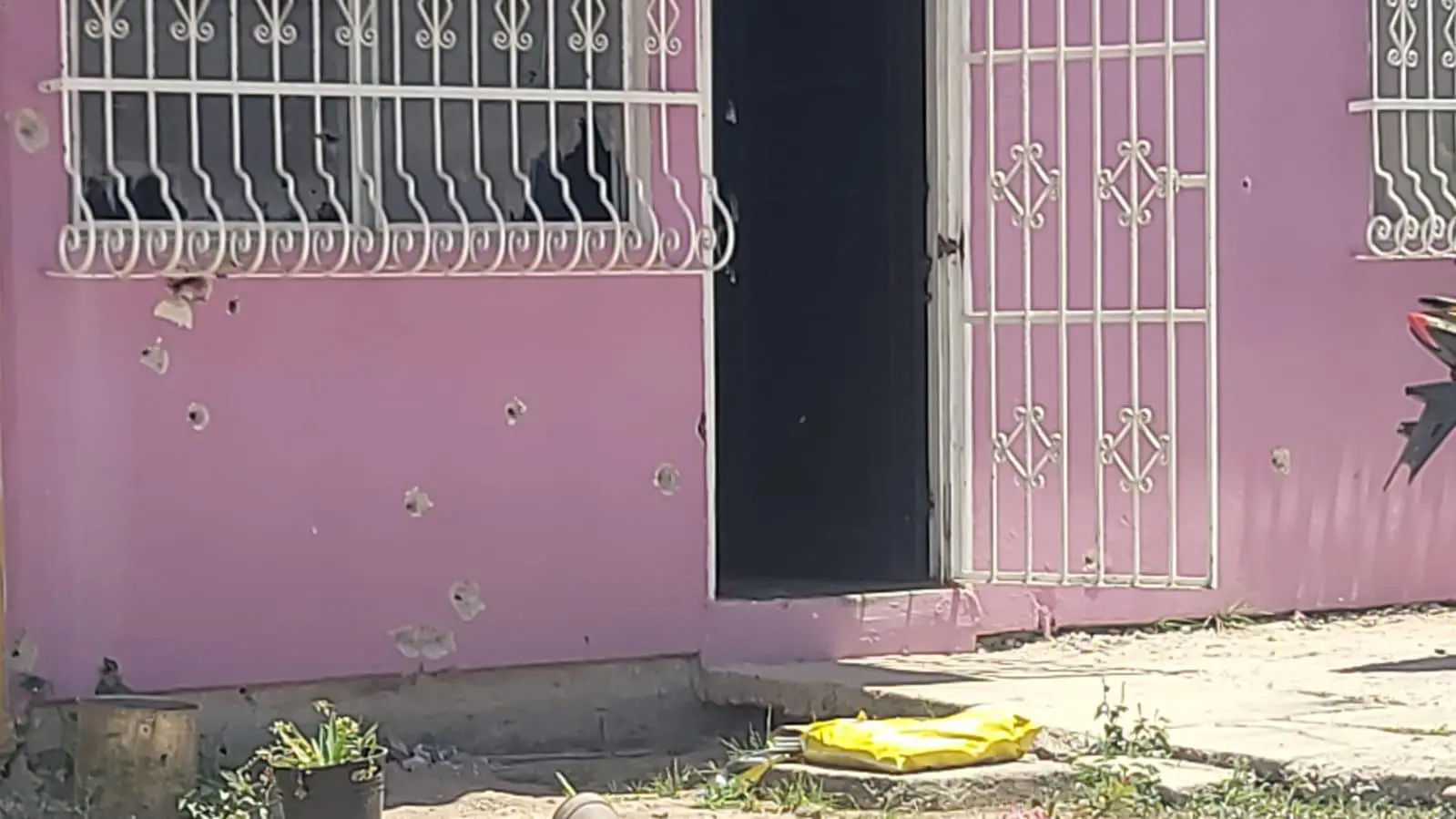 $!Enfrentamientos del viernes en Escuinapa deja dos viviendas con impactos de bala