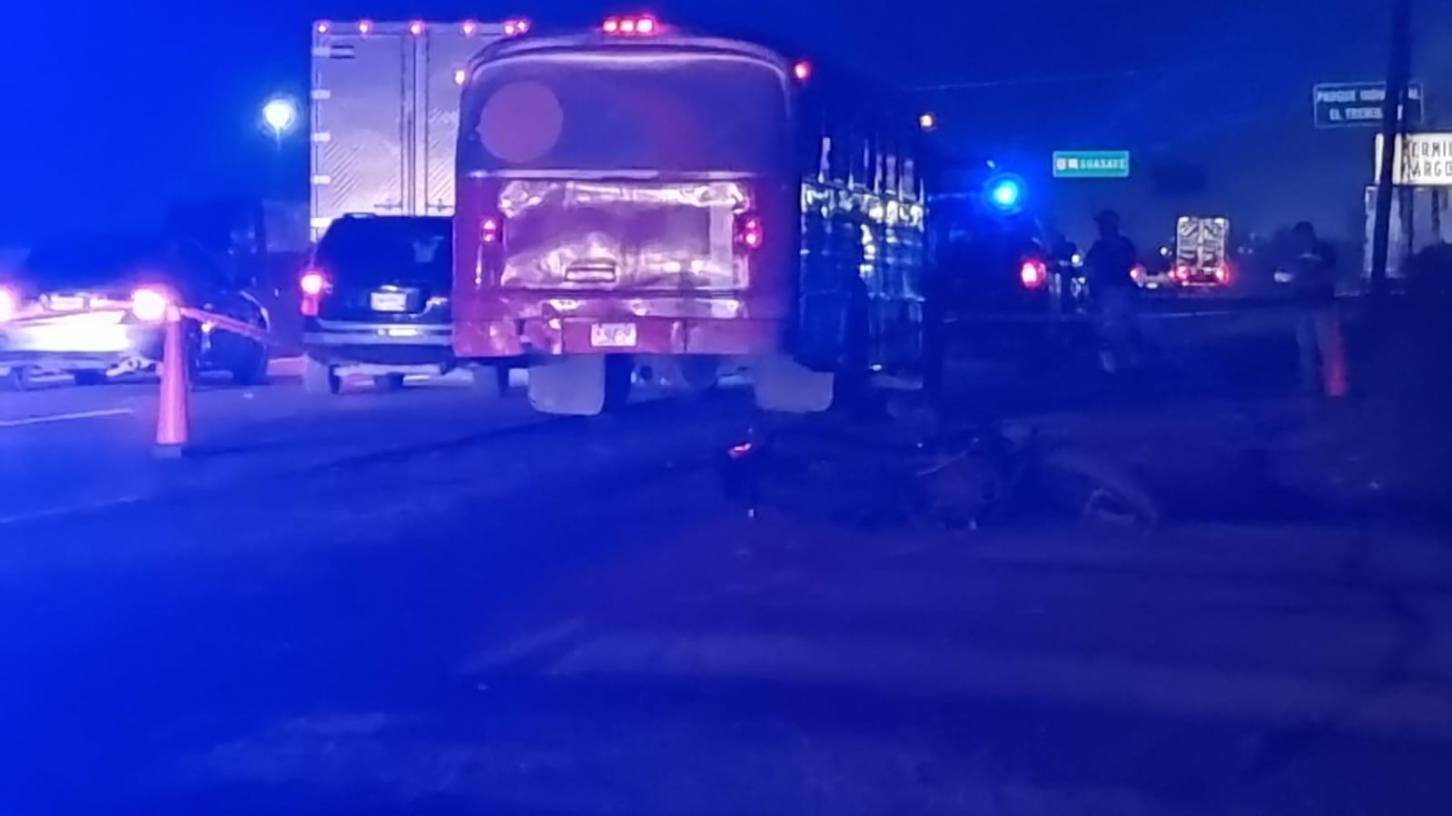 $!Muere motociclista tras ser arrollado por camión en el Piggy Back