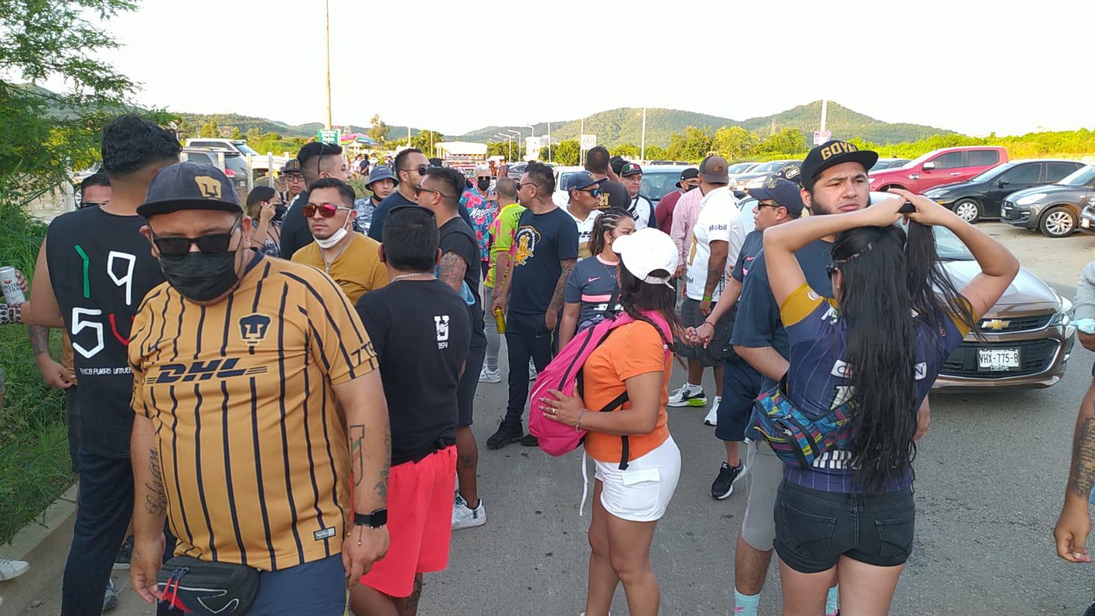 $!Aficionados de Pumas invaden ‘El Kraken’ para apoyar a los universitarios ante el Mazatlán FC