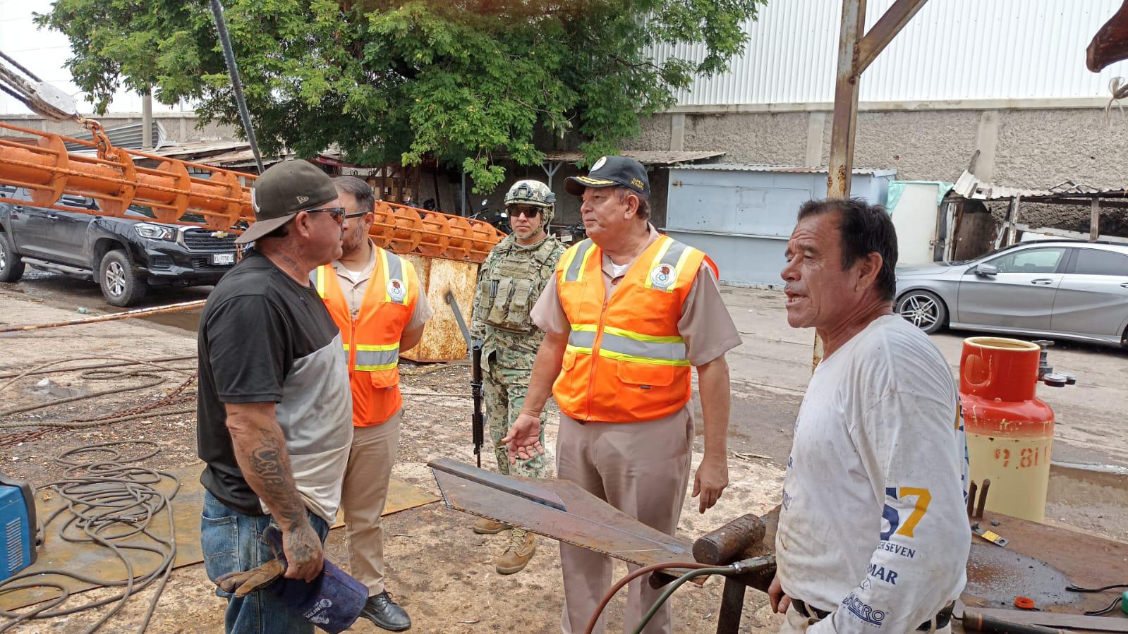 $!Sorprenden soldando en muelles pesqueros de Mazatlán y Capitanía los amonesta