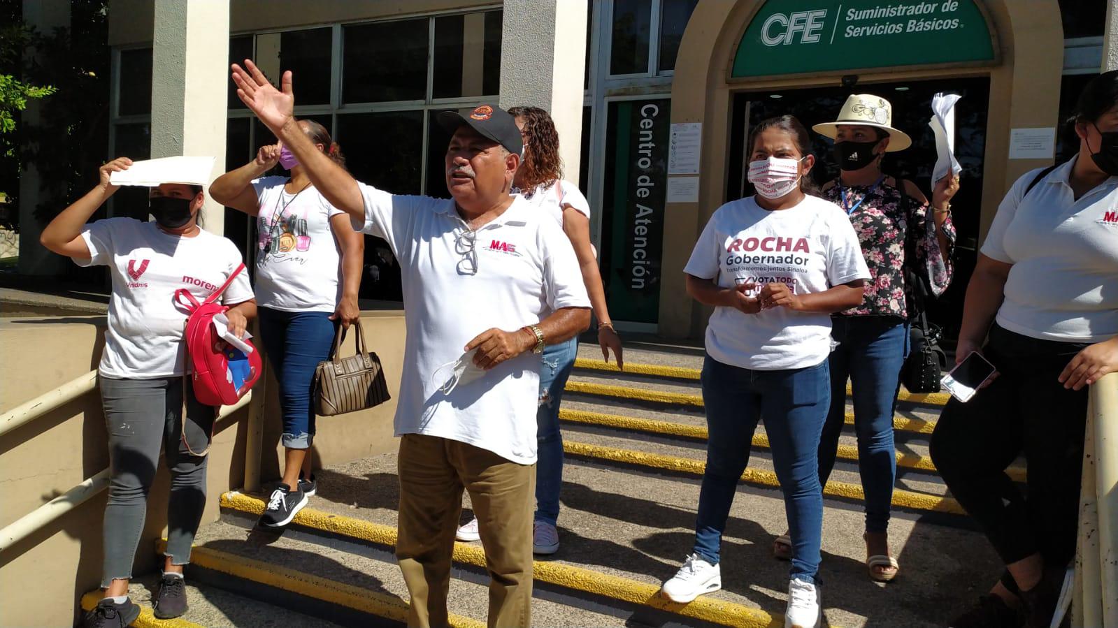 $!Desplazados se plantan en la CFE en Mazatlán; exigen electricidad en Fraccionamiento CVive