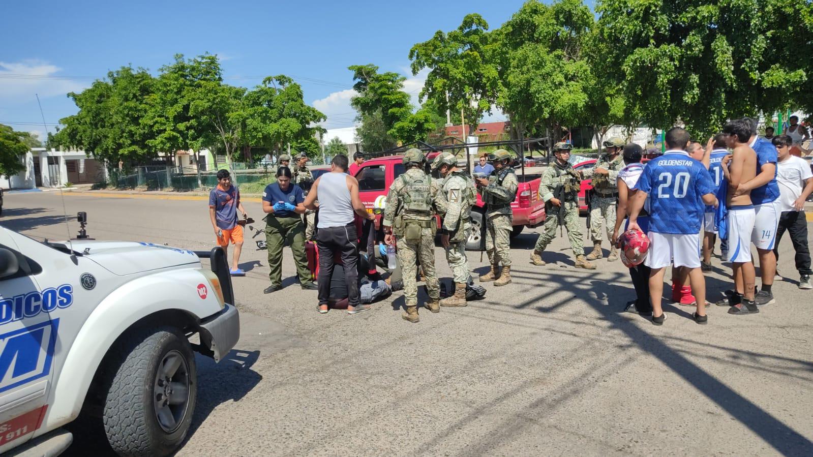 $!Motociclista sufre fractura tras ser arrollado en Prados del Sur, en Culiacán