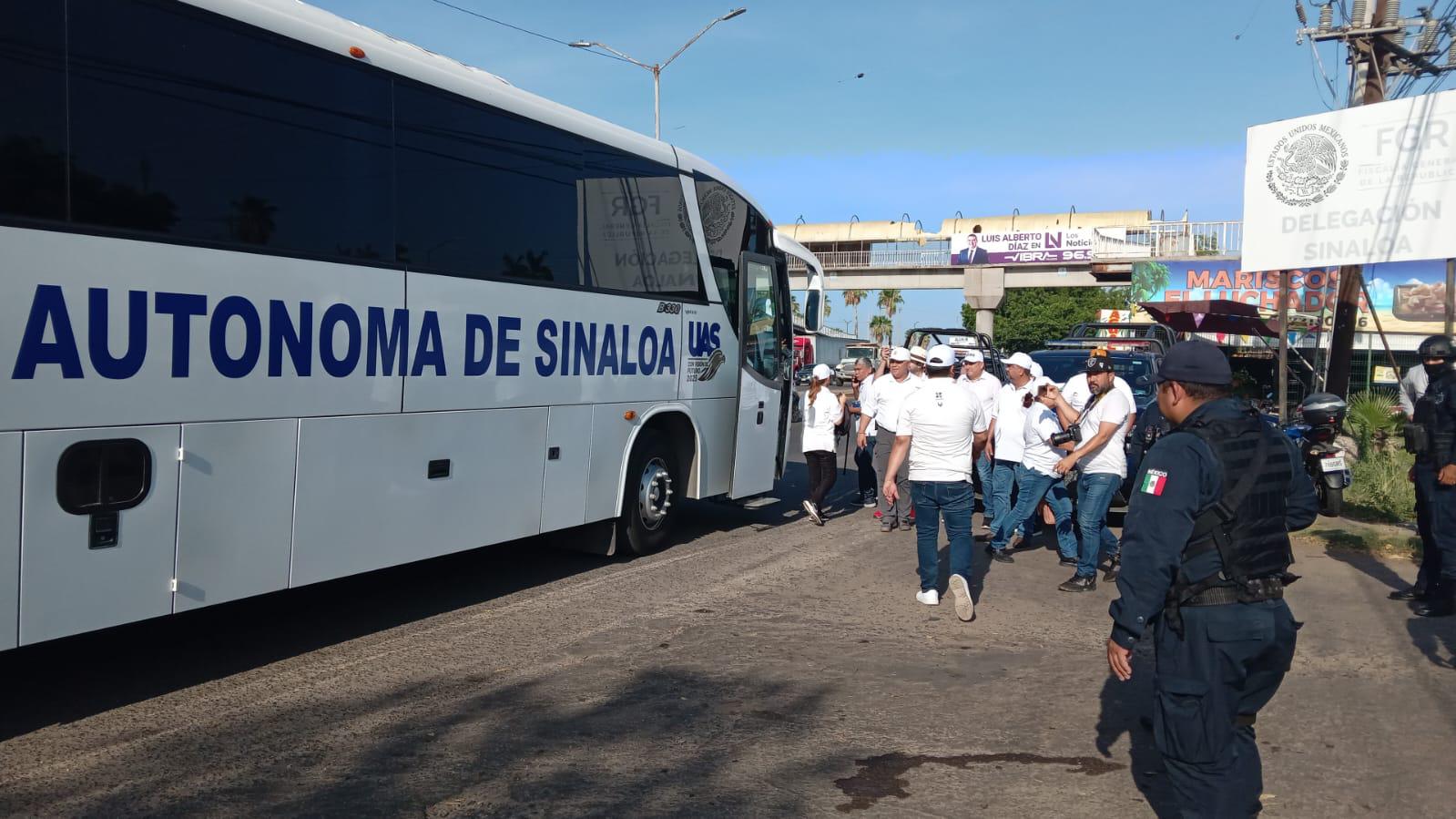 $!Trabajadores de la UAS de nuevo madrugan para el juicio del Rector