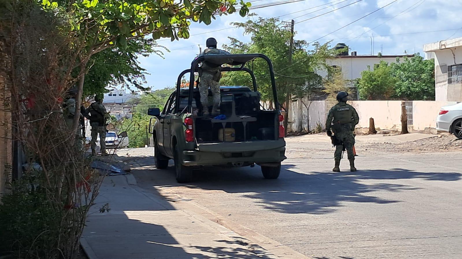 $!Ataque a vivienda moviliza a corporaciones en la colonia Adolfo López Mateos, en Culiacán