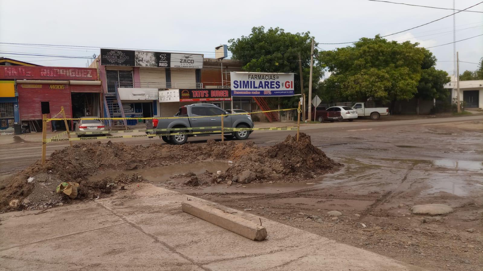 $!Vecinos denuncian socavón sin atender en El Barrio; temen accidente grave