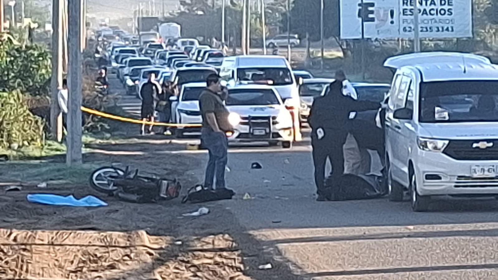$!Muere adulto mayor tras choque entre auto y motocicleta en Mazatlán