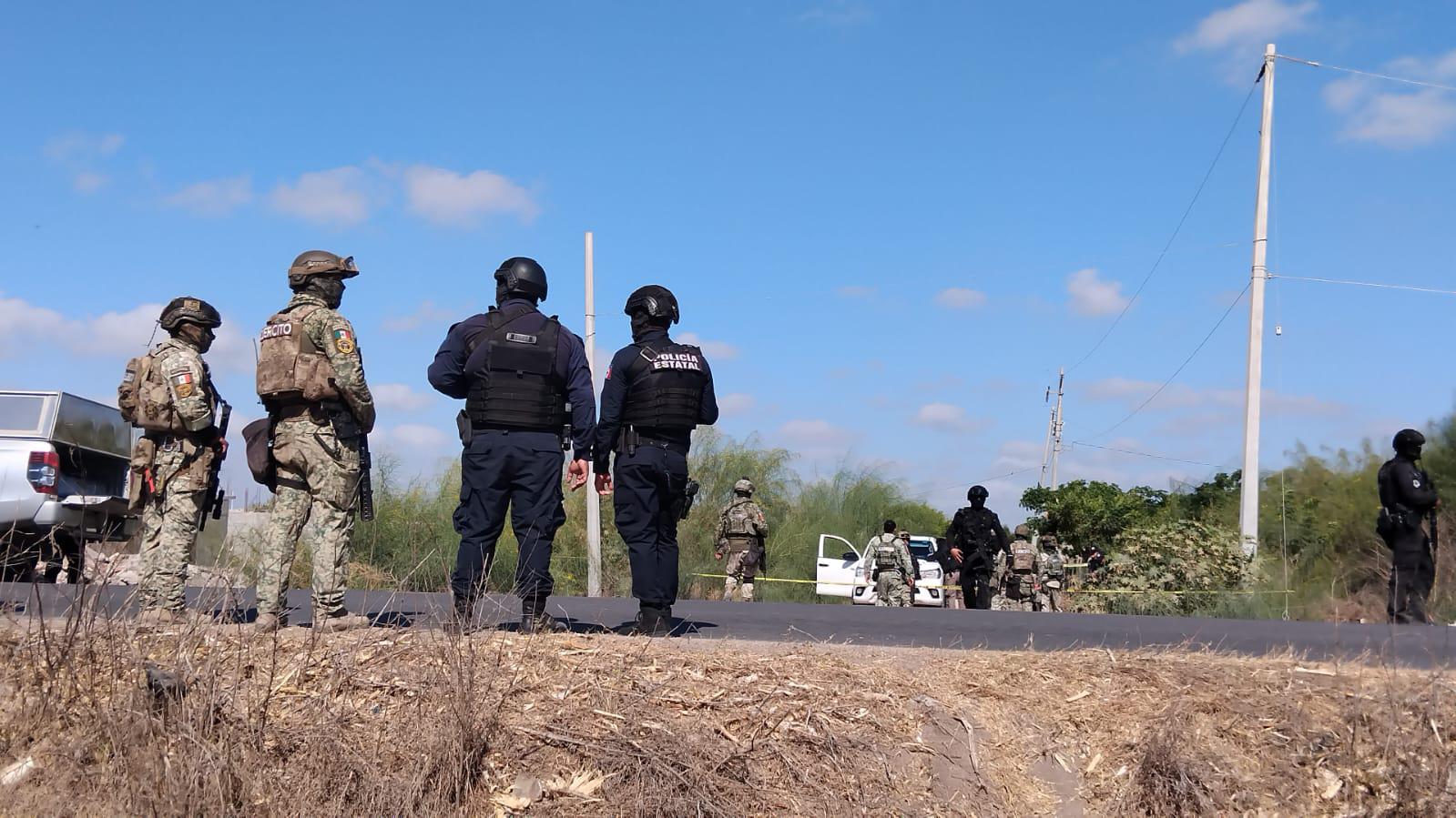 $!Un muerto y dos camionetas aseguradas tras enfrentamiento en Villa Juárez, Navolato