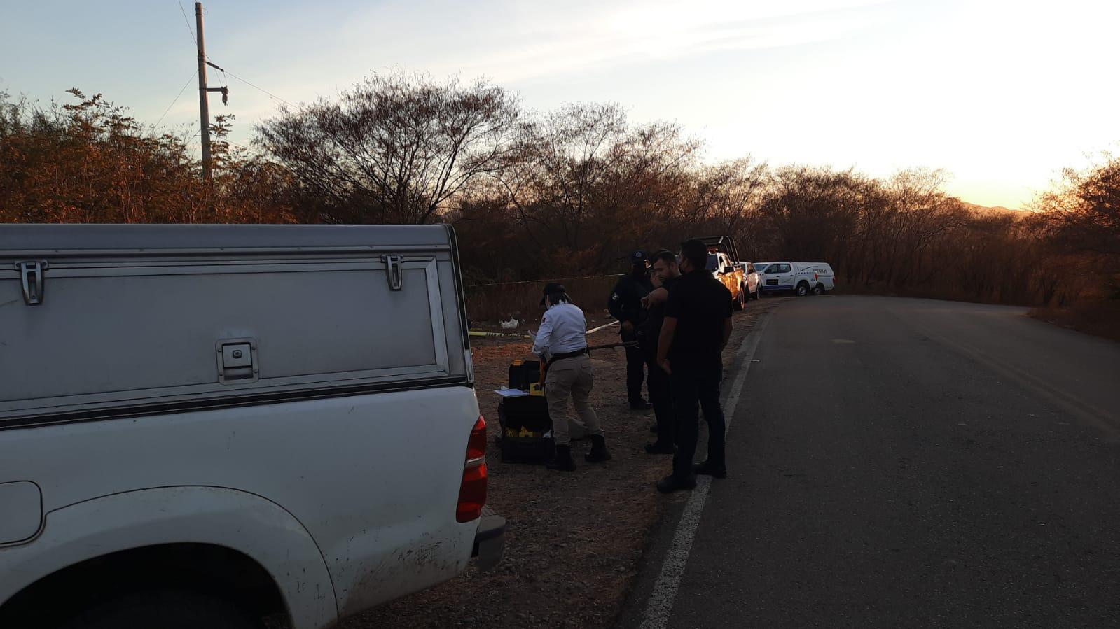 $!Encuentran a mujer asesinada a balazos a orillas de carretera en Sanalona, Culiacán